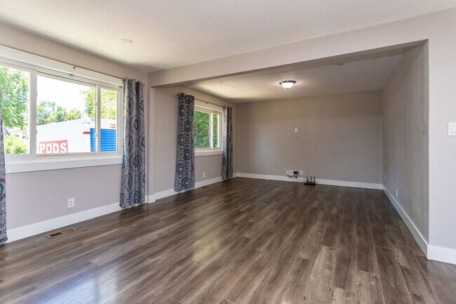 Building Photo - Charming 3BR Home with Updated Amenities &...
