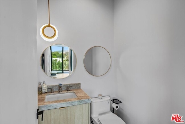 Building Photo - 6656 Dume Dr