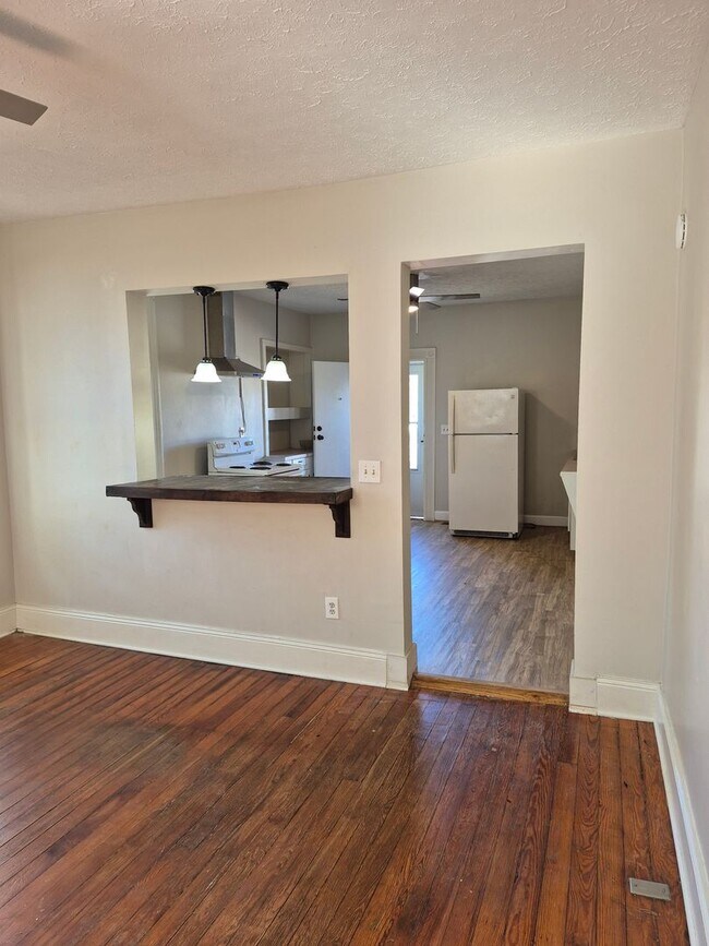 Building Photo - 2101 Park Ave