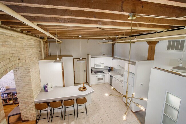Building Photo - 110 N Harbor Dr