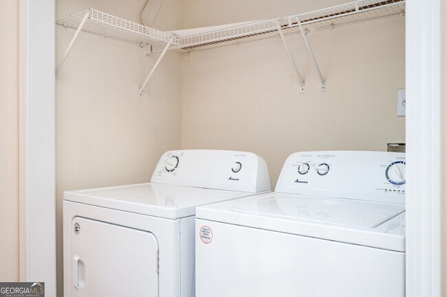 Building Photo - 2213 Leicester Way SE