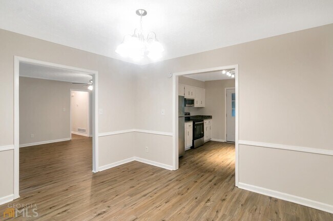 Building Photo - 58 Fair Oaks Dr SE