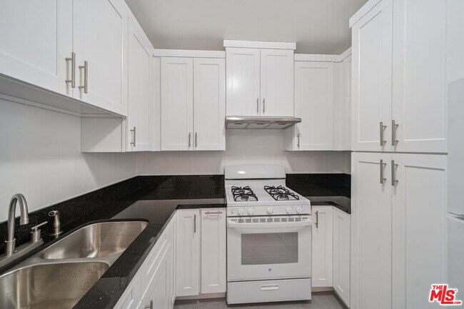Building Photo - 217 S Carondelet St