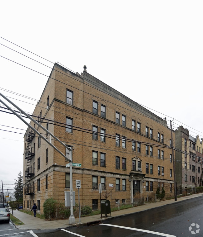 Primary Photo - 70 E 4th St