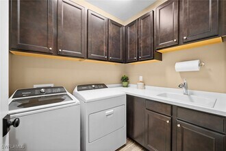 Building Photo - 14750 Laguna Dr