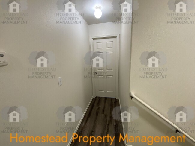 Building Photo - 599