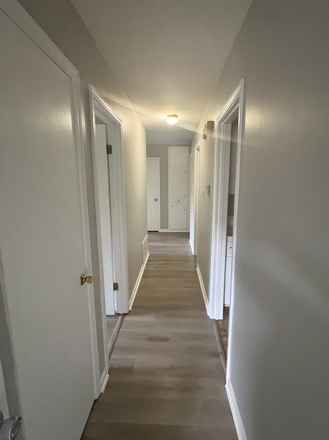 Building Photo - 320 Sultan Ct