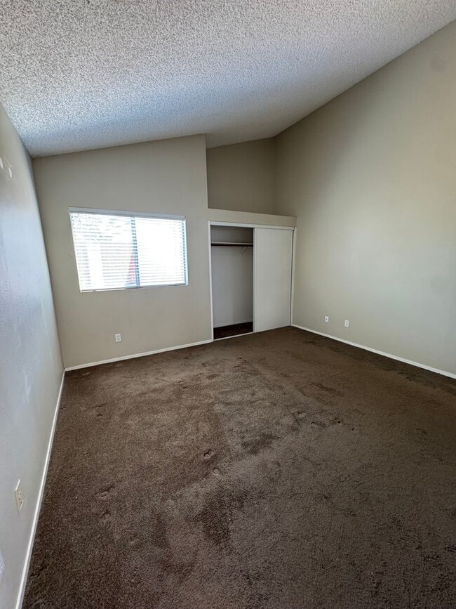 Building Photo - 3 Bedroom 2 Bathroom Home in Santa Maria