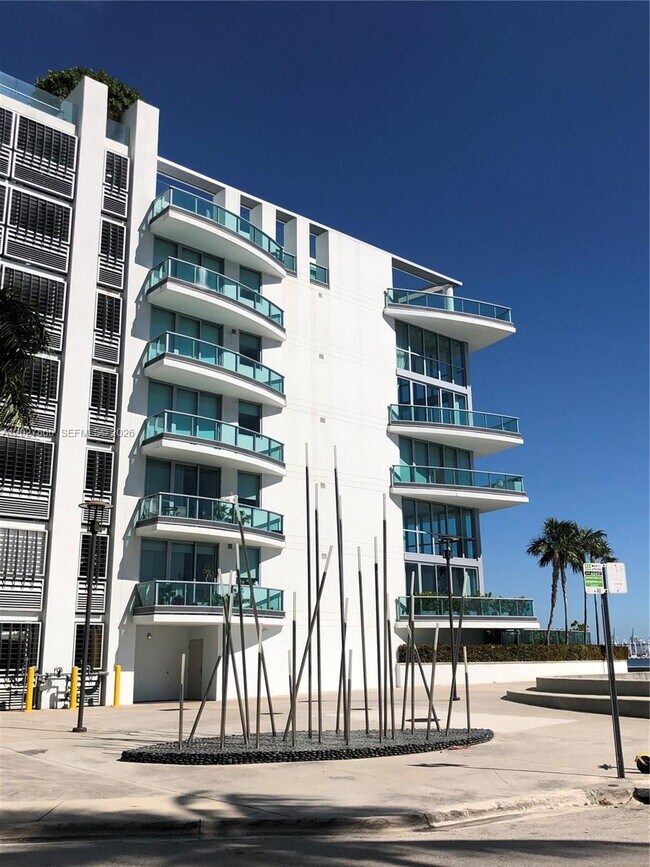 Building Photo - 1331 Brickell Bay Dr