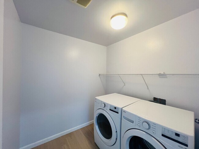 Building Photo - 4 Bedroom 2.5 Bathroom Home w/ Garage In Ferndale!