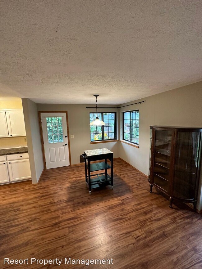 Building Photo - 3 br, 2 bath House - 910 E Loch Maree Dr