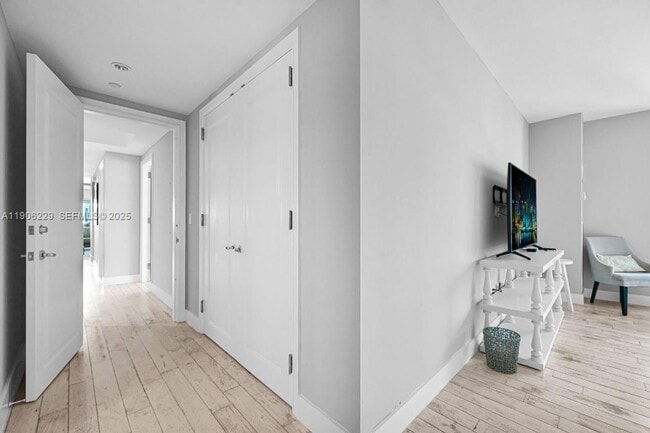 Building Photo - 1435 Brickell Ave