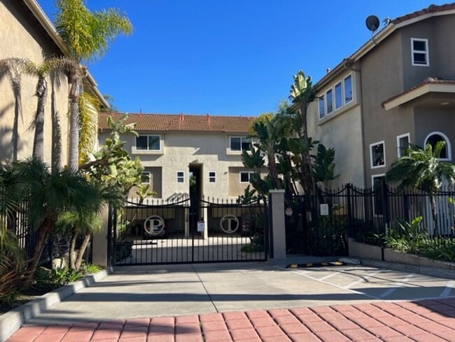 Building Photo - Private, Gated and the Heart of Costa Mesa!