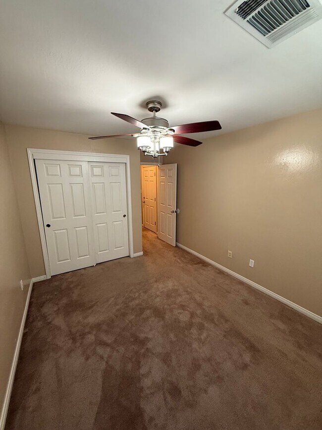 Building Photo - Spacious 3-Bedroom, 2-Bathroom Home in Sou...