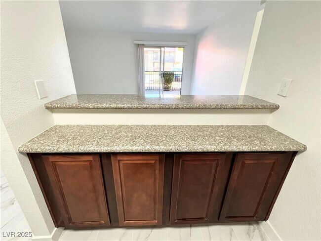 Building Photo - 5161 River Glen Dr