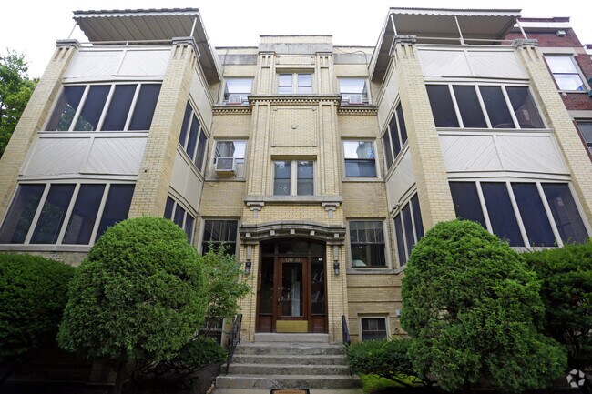 5757/5759 building entrance - 5757-59 N Winthrop Ave