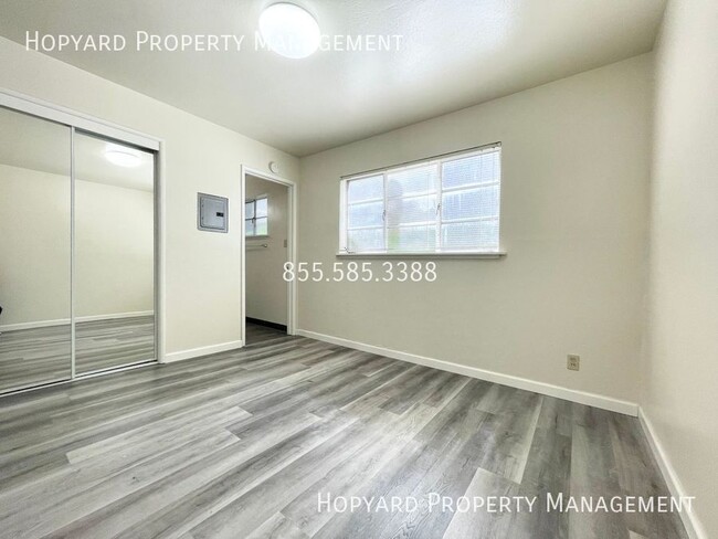 Building Photo - Lovely 1 Bedroom Available In The Heart of...