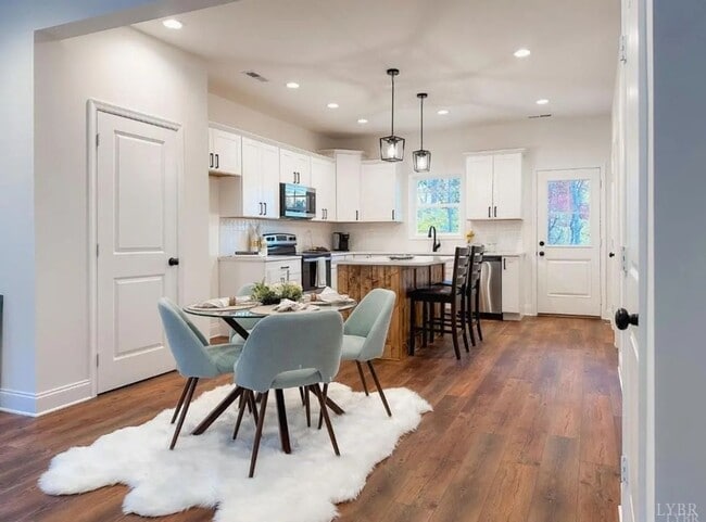 Building Photo - Gorgeous new construction townhome in Heritage school district!