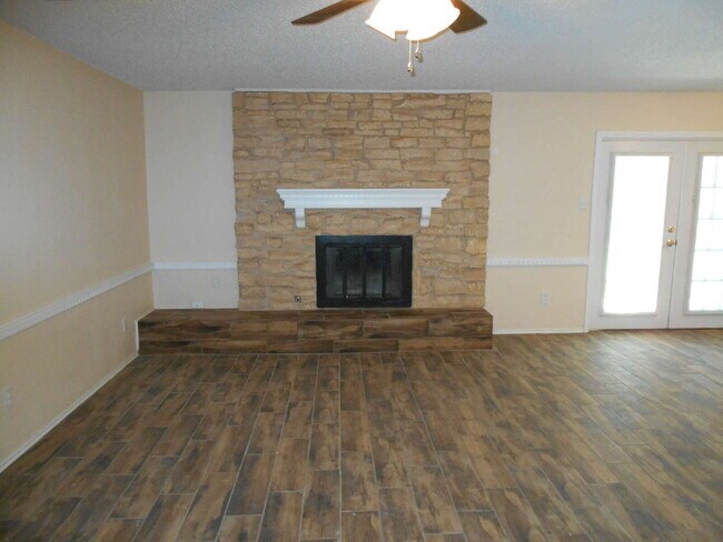Building Photo - "Charming 3-Bedroom Haven with Cozy Fireplace on Emory Street in Lubbock!"