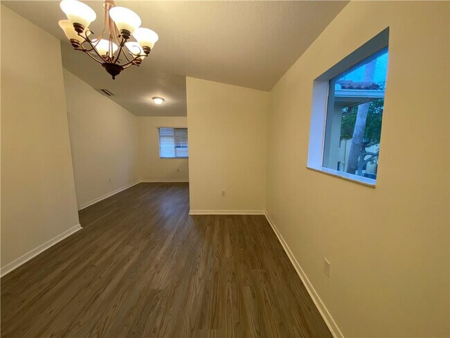 Building Photo - 970 NE 34th Ave