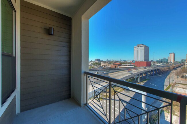 Building Photo - Experience the Art of Fine Apartment Living!