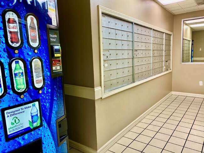 Building Photo - Top-Floor 2 Bedroom / 2 Bath Condo in The Meridian – Gated Community!