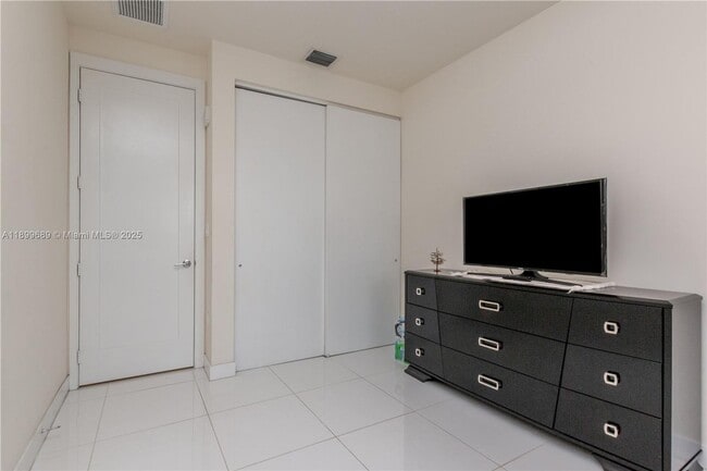 Building Photo - 10245 NW 63rd Terrace