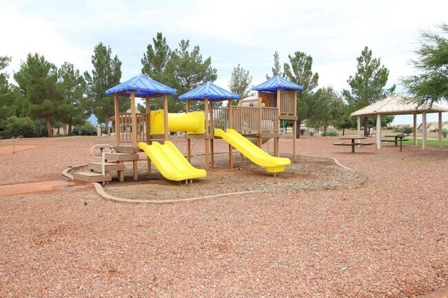 Building Photo - Home in Holiday Community Resort