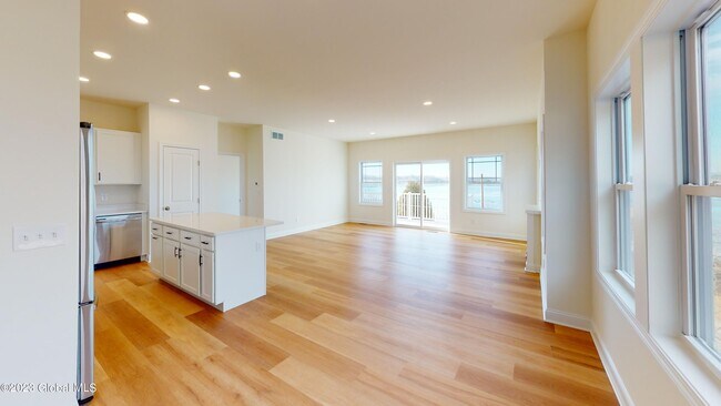 Building Photo - 544 NY-9P