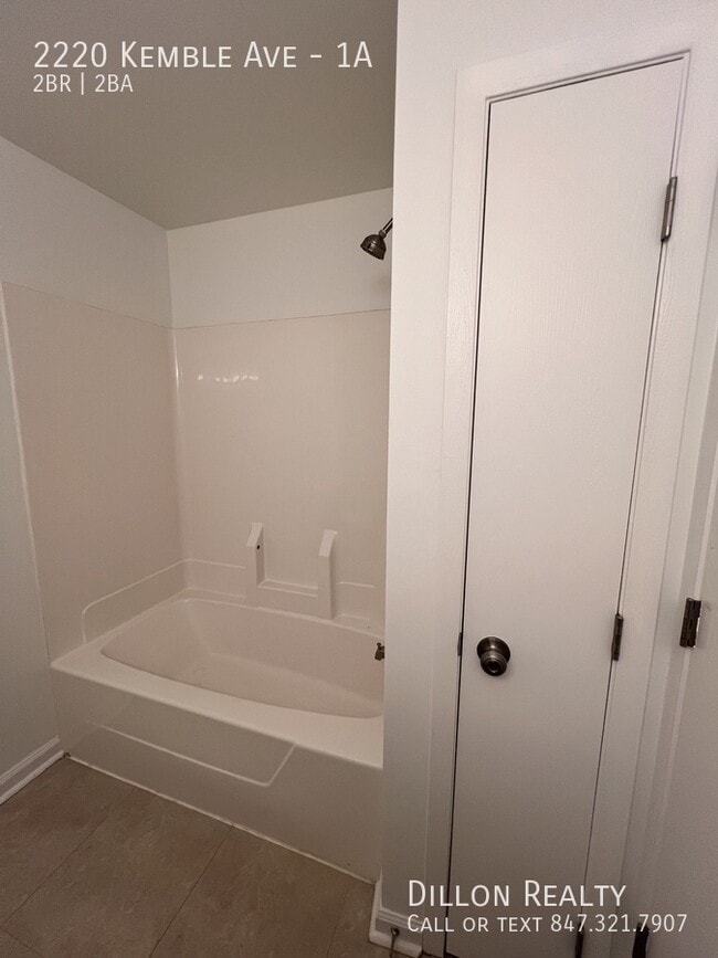 Building Photo - 2220 Kemble Ave