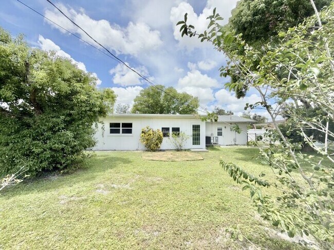 Building Photo - 4149 Prudence Dr