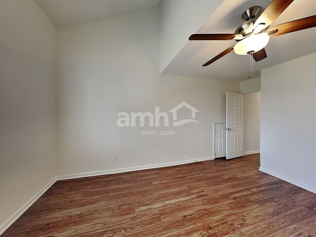 Building Photo - 4415 Hounds Run Dr
