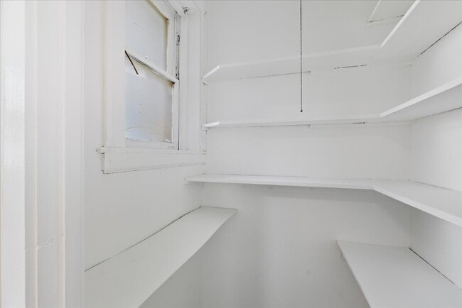 Building Photo - 3214 N Linder Ave