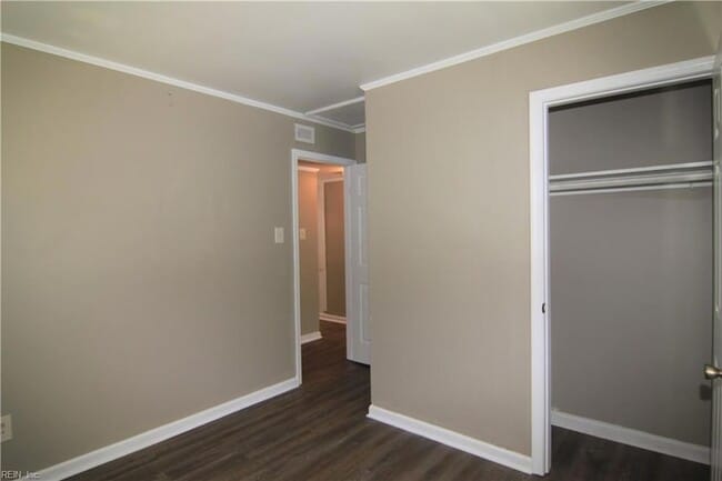 Building Photo - 1744 N Lakeland Dr