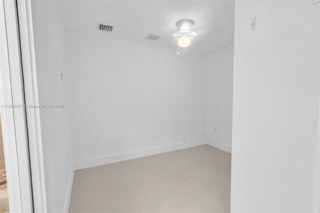 Building Photo - 6402 SW 93rd Pl