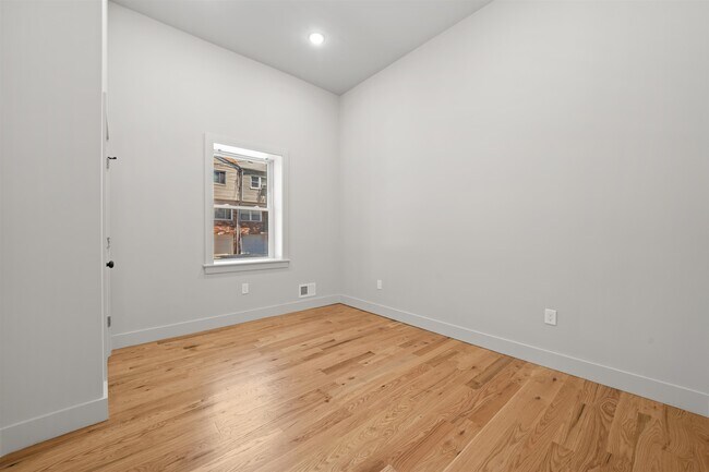 Building Photo - 150 West Side Ave