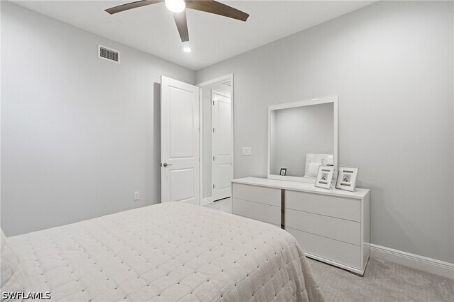 Building Photo - 2560 Seychelles Dr