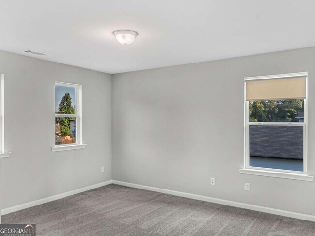 Building Photo - 2054 Maplewood Way