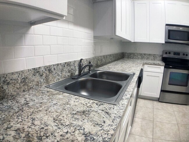 Building Photo - Spacious 3-Bedroom Condo with Pond Views &...