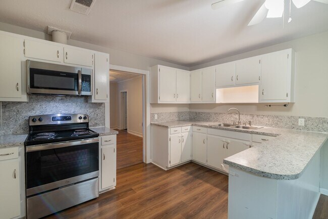 Building Photo - Charming Restored home in Bibb City