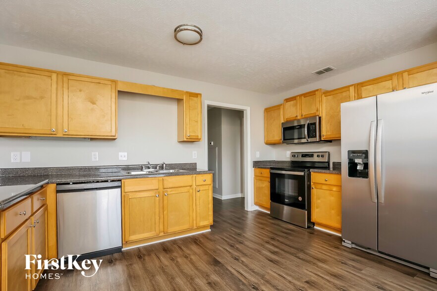 Building Photo - 1304 Sunray Dr