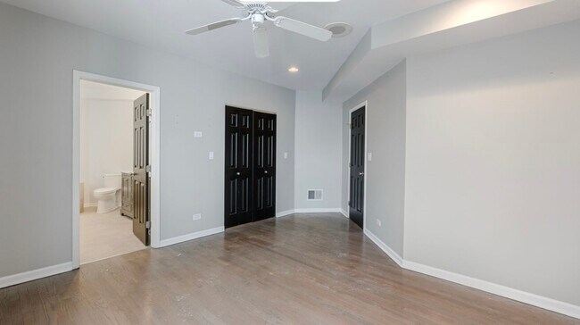 Building Photo - 308 W Evergreen Ave