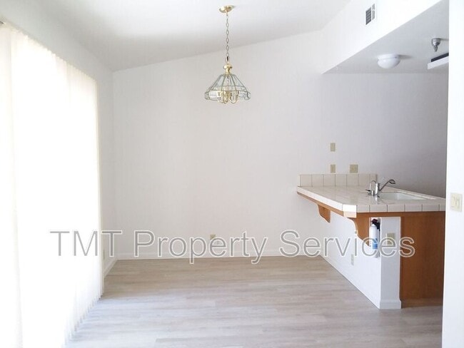 Building Photo - 948 Bluebell Way