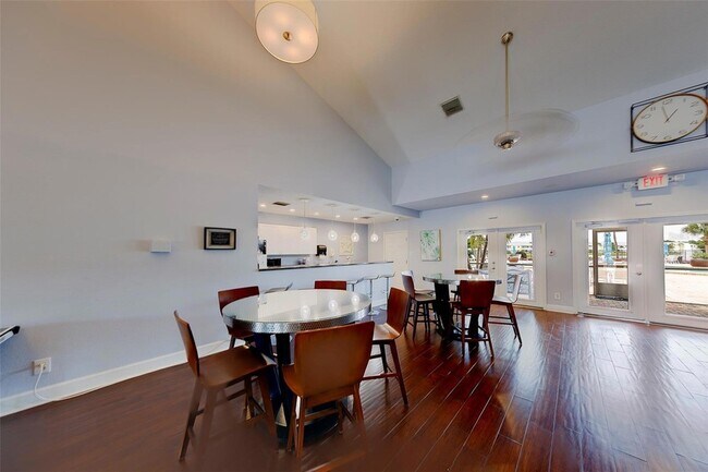 Building Photo - 222 Pompano Dr SE