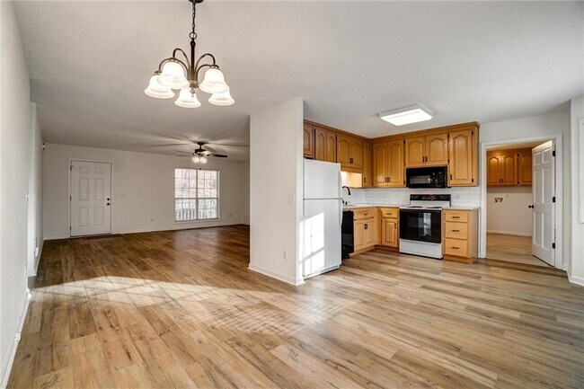 Building Photo - 701 Longview St