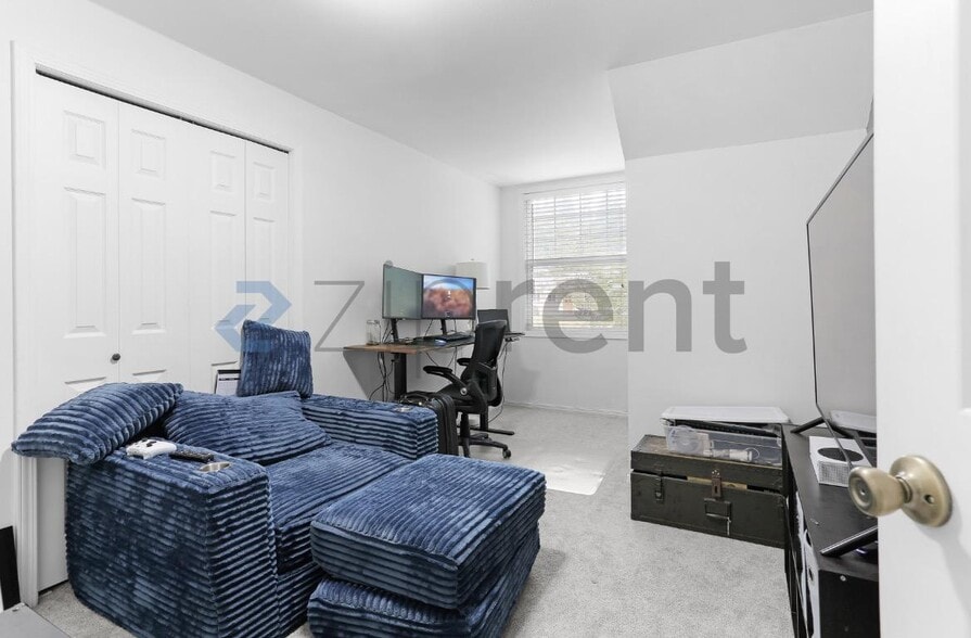 Building Photo - Unit