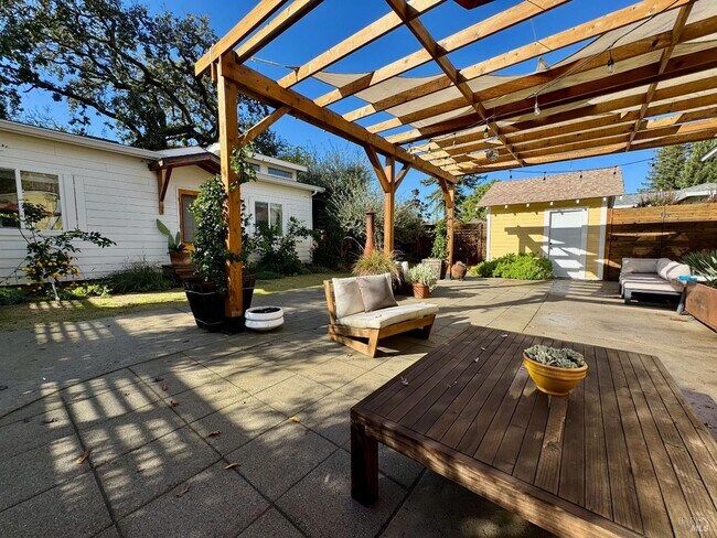 Building Photo - 1813 Fair Way