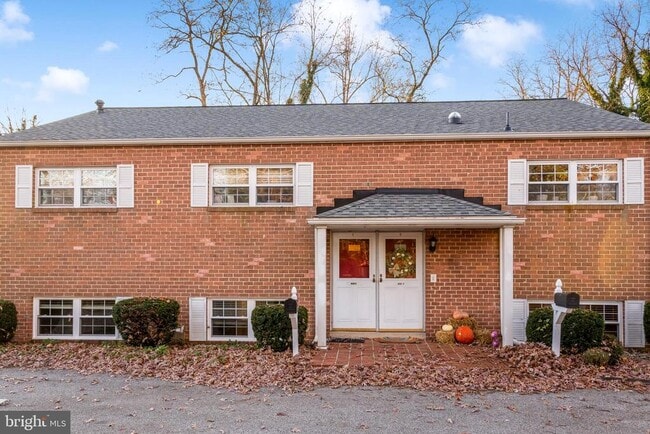 Building Photo - 428 Montemar Ave