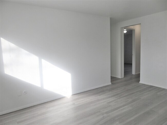 Living Room - 1460 S Ash St