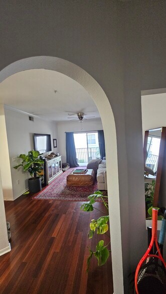 Building Photo - 501 Knights Run Ave